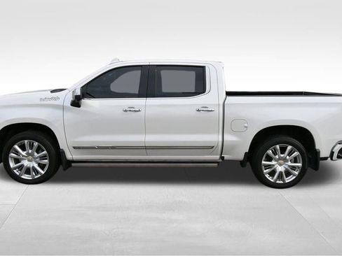 Used 2023 Chevrolet Silverado 1500 High Country w/ High Country Premium Package AWD/4WD image 4