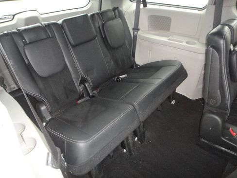 Used 2018 Dodge Grand Caravan SXT image 14