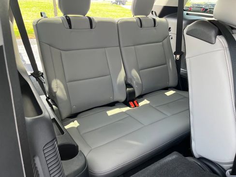 Used 2025 Ford Explorer Active w/ Active Comfort Package image 18