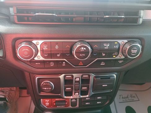 Used 2024 Jeep Wrangler Unlimited Sport AWD/4WD image 29