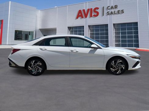 Used 2025 Hyundai Elantra SEL FWD image 5