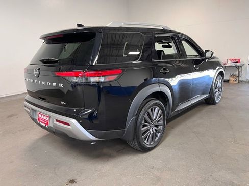 Used 2022 Nissan Pathfinder SL w/ SL Premium Package image 3