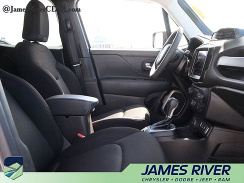 Used 2023 Jeep Renegade Latitude AWD/4WD image 9