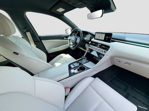 Used 2025 Genesis G70 2.5T RWD image 28