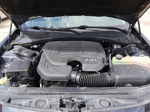 Used 2016 Chrysler 300 Limited RWD image 10