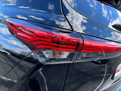 Used 2023 Toyota Highlander XLE image 29