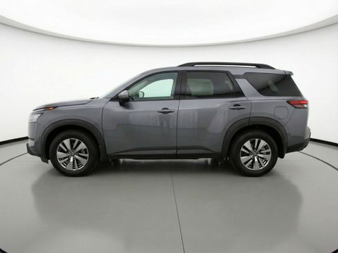 Used 2025 Nissan Pathfinder SV image 3