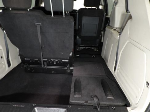 Used 2013 Dodge Grand Caravan SXT FWD image 14