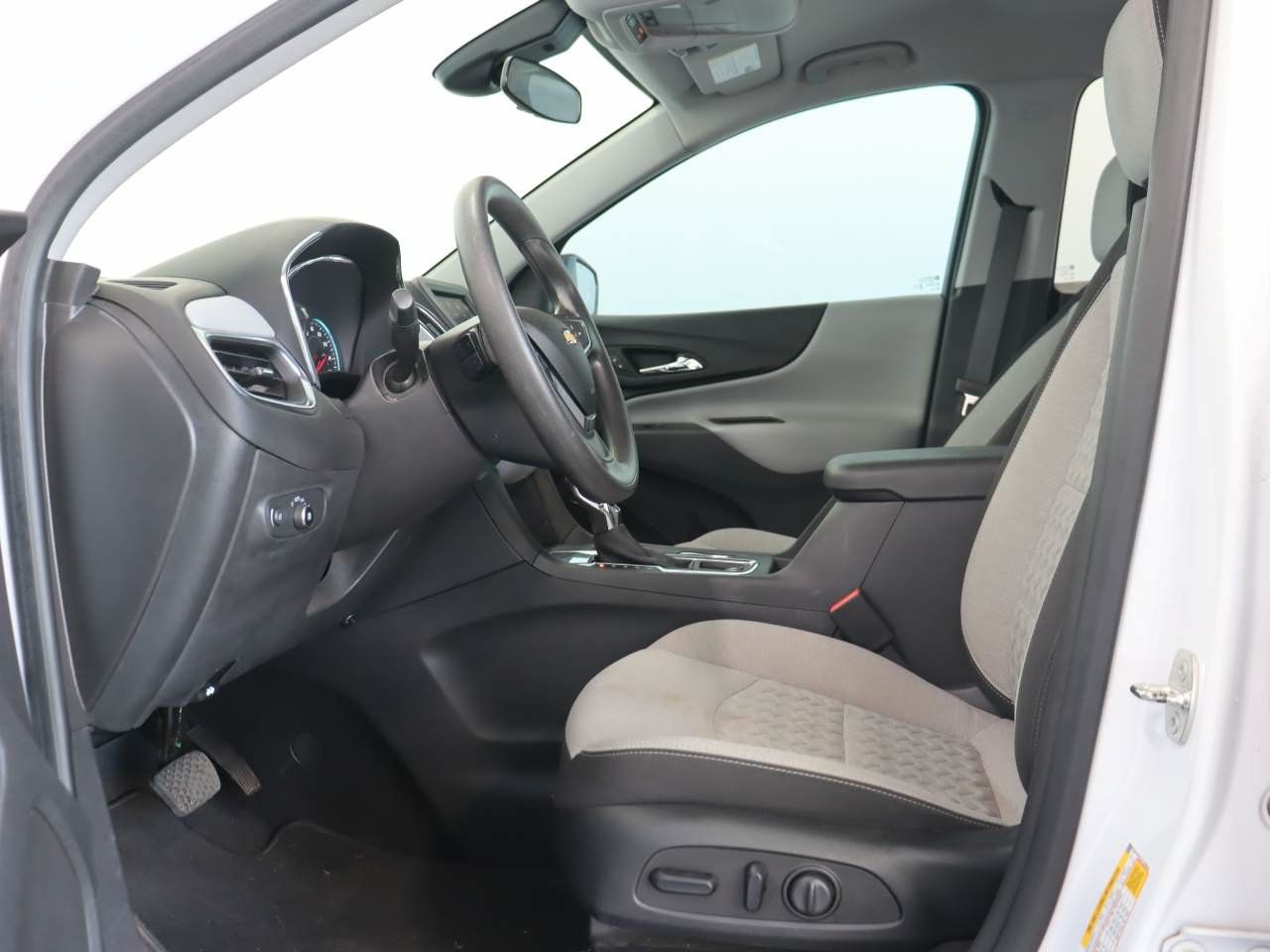 Certified 2023 Chevrolet Equinox LS w/ LS Convenience Package FWD image 8