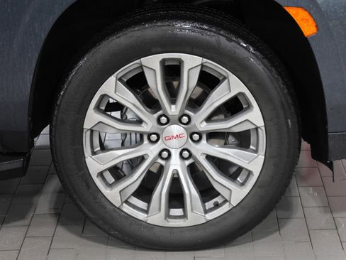 Used 2021 GMC Yukon XL Denali image 11