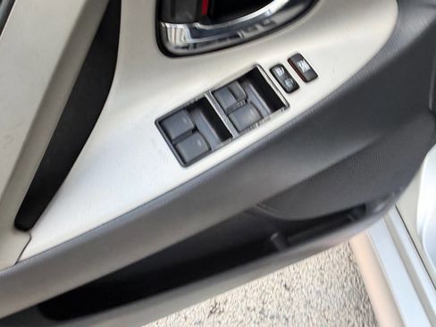 Used 2010 Toyota Camry SE FWD image 19