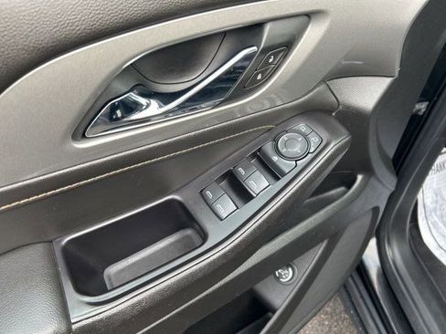 Used 2020 Chevrolet Traverse LT image 13