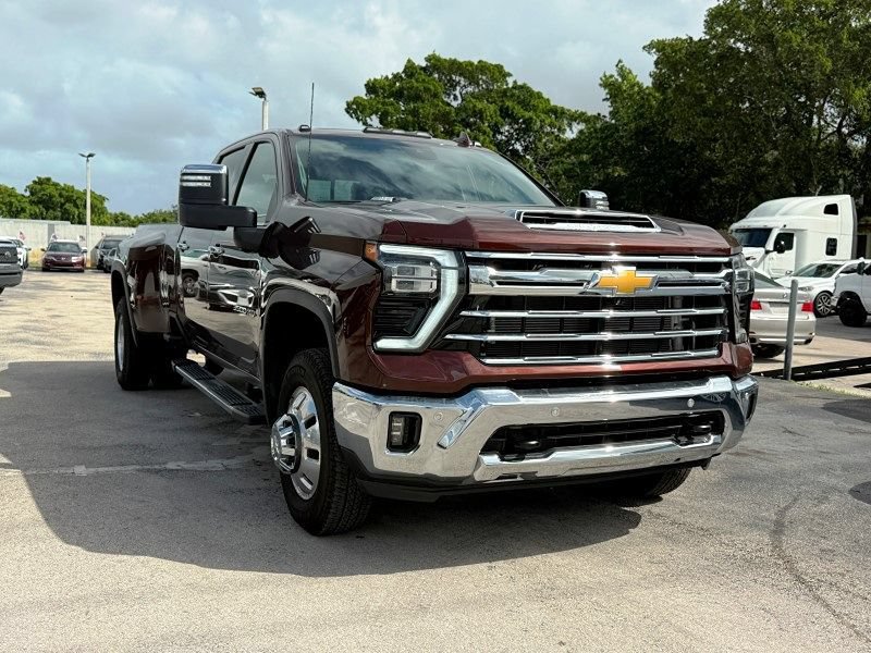 Used 2024 Chevrolet Silverado 3500 LTZ w/ LTZ Plus Package AWD/4WD image 3