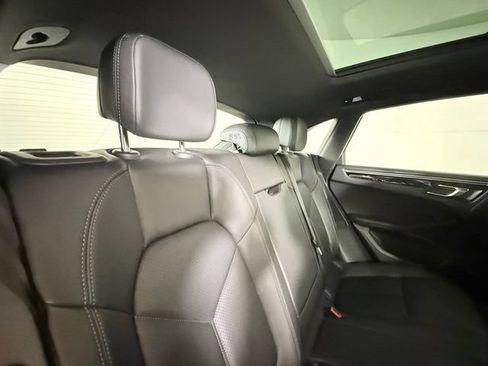 Used 2020 Porsche Macan AWD/4WD image 21
