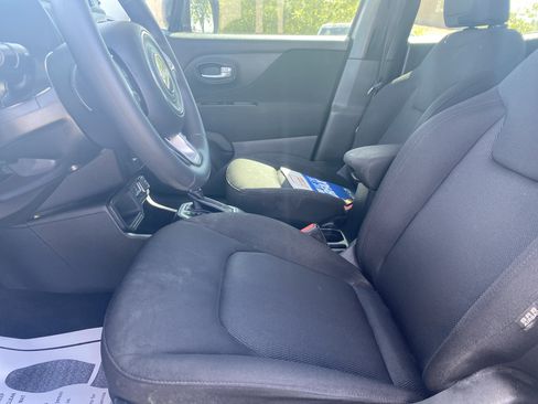 Used 2019 Jeep Renegade Sport FWD image 9