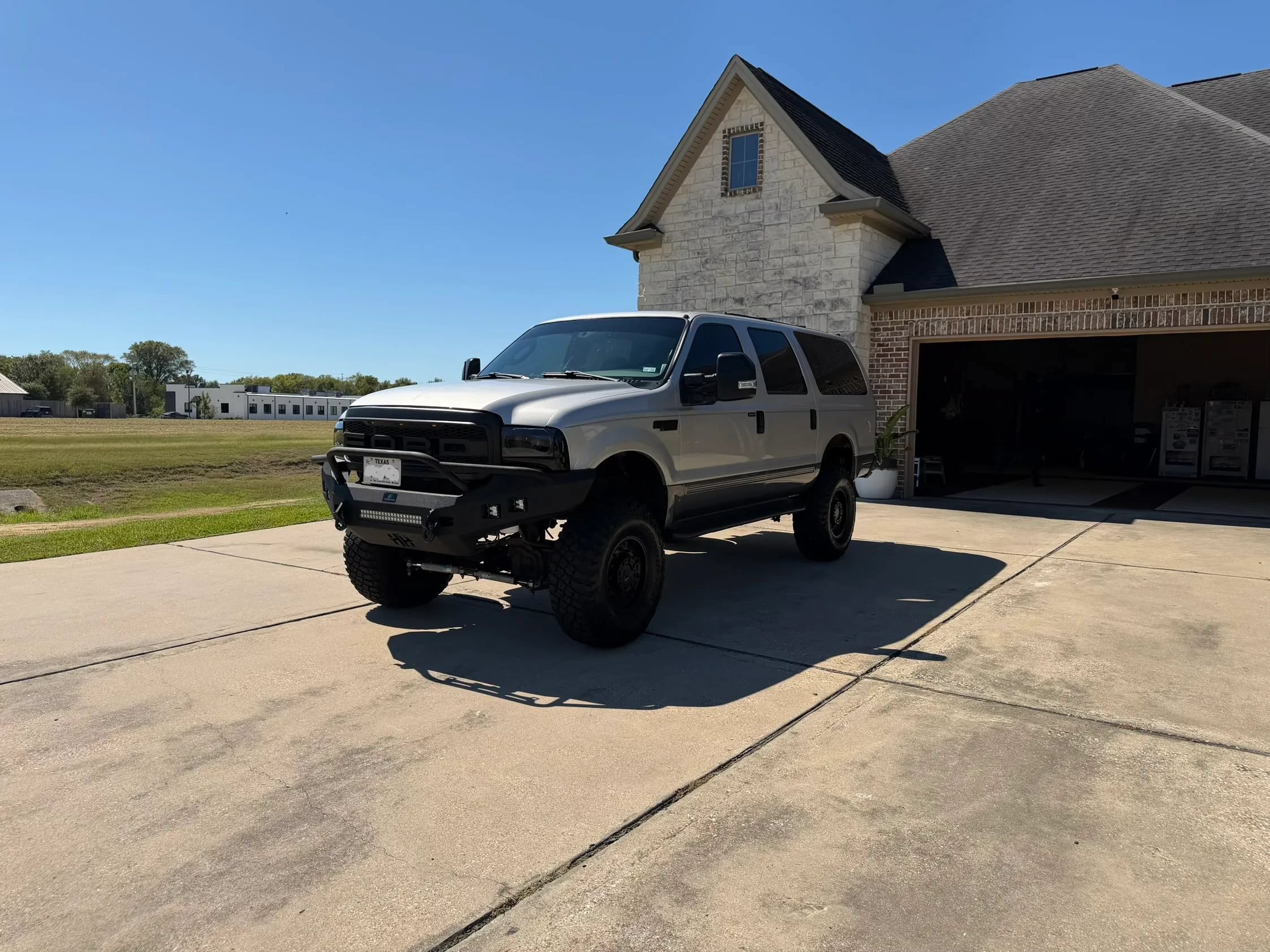 Used 2004 Ford Excursion XLT AWD/4WD image 6