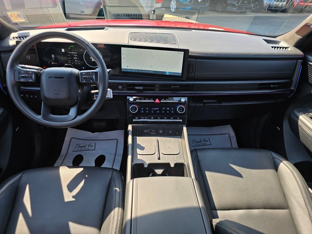 Used 2024 Hyundai Santa Fe Calligraphy AWD/4WD image 3