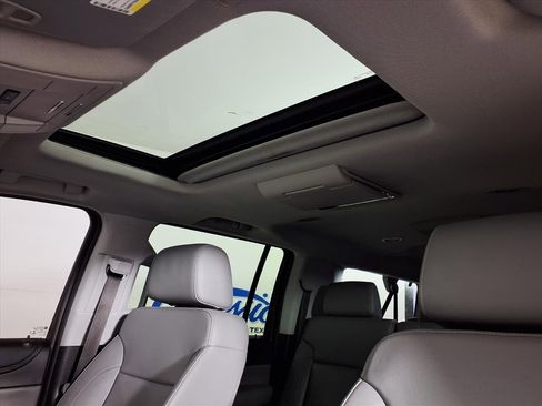 Used 2018 Chevrolet Suburban LT image 15