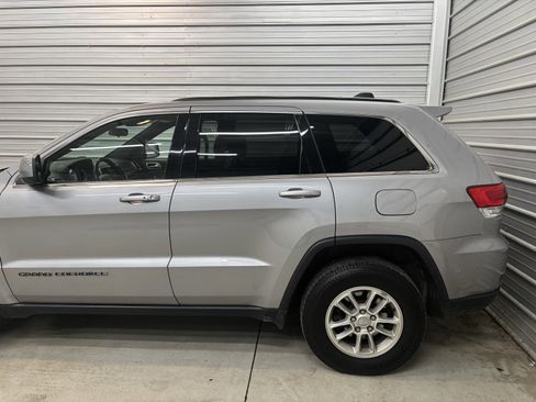 Used 2019 Jeep Grand Cherokee Laredo image 5