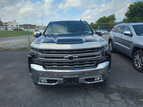 Used 2019 Chevrolet Silverado 1500 LTZ w/ LTZ Plus Package AWD/4WD image 2