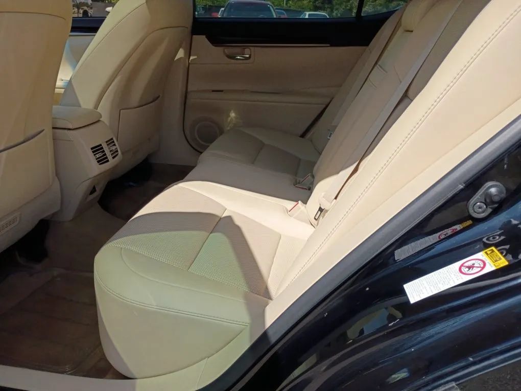 Used 2015 Lexus ES 350 w/ Premium Package FWD image 18
