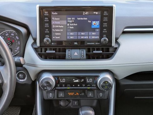 Used 2021 Toyota RAV4 XLE Premium image 20