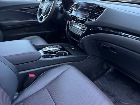 Used 2025 Honda Ridgeline Black Edition image 17