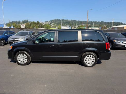Used 2018 Dodge Grand Caravan SE FWD image 7