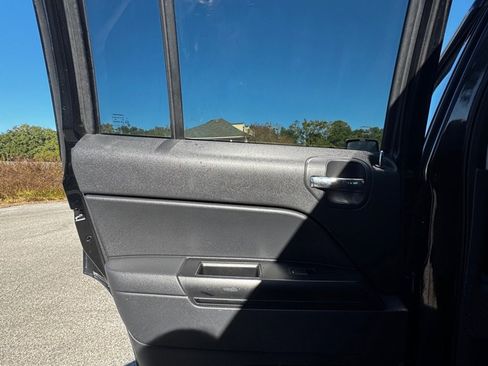 Used 2017 Jeep Patriot Latitude image 11