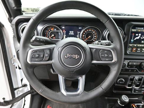 Used 2023 Jeep Wrangler Unlimited Sahara AWD/4WD image 15