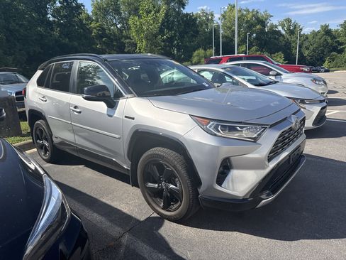Used 2020 Toyota RAV4 XSE w/ Protection Package AWD/4WD image 5