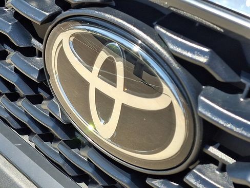 Used 2025 Toyota Corolla Cross L FWD image 30