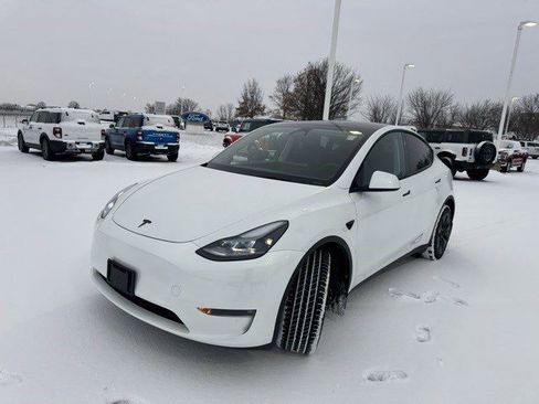 Used 2025 Tesla Model Y Long Range image 3