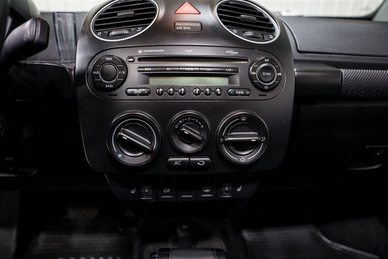 Used 2010 Volkswagen Beetle Convertible FWD image 15
