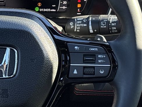 Used 2025 Honda Pilot Black Edition image 24