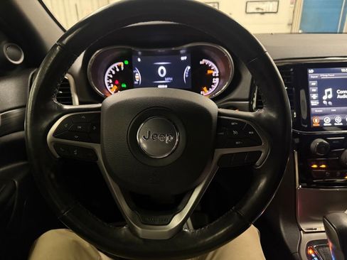 Used 2019 Jeep Grand Cherokee Altitude AWD/4WD image 14