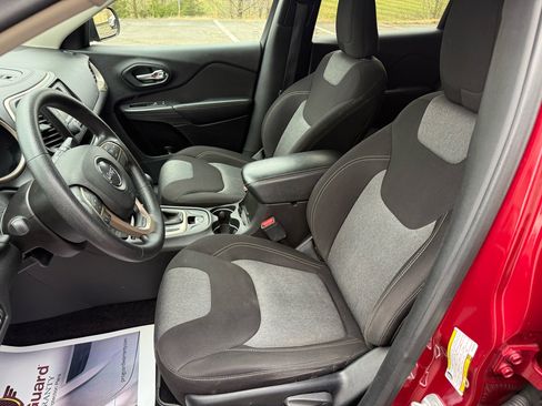 Used 2017 Jeep Cherokee Sport image 20