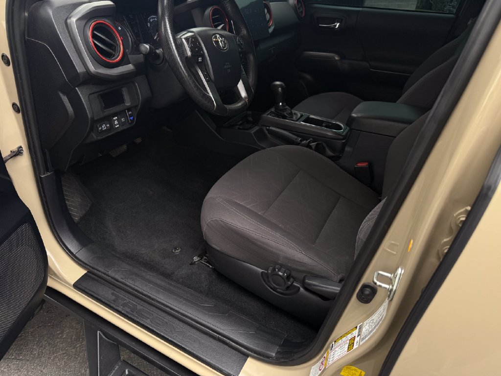 Used 2019 Toyota Tacoma TRD Sport w/ Technology Package AWD/4WD image 21