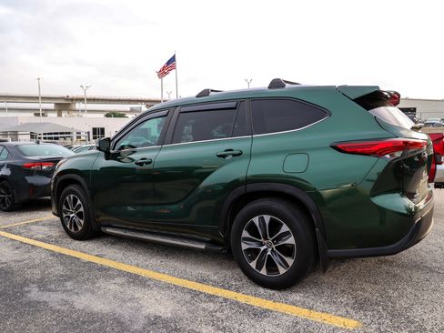 Used 2023 Toyota Highlander XLE FWD image 9