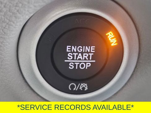 Used 2024 Chrysler Pacifica Touring-L image 18