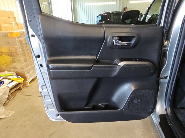 Used 2022 Toyota Tacoma Limited AWD/4WD image 29