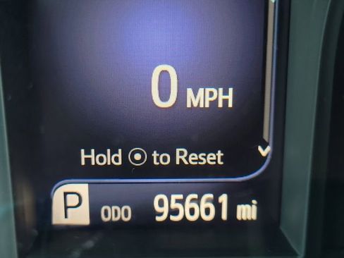 Used 2016 Toyota Camry LE image 28