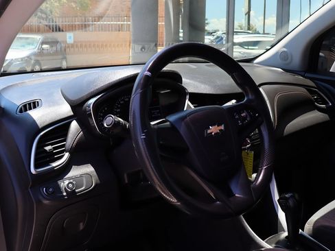 Used 2020 Chevrolet Trax LS FWD image 39