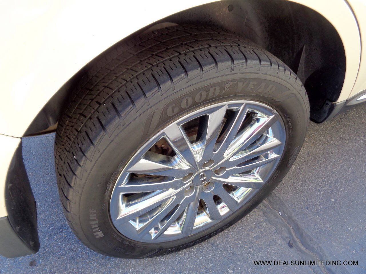 Used 2015 Lincoln MKX AWD w/ Equipment Group 102A image 6
