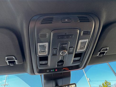 Used 2023 GMC Yukon Denali Ultimate AWD/4WD image 25