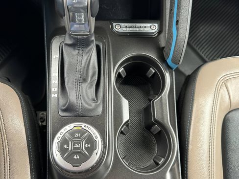 Used 2022 Ford Bronco Wildtrak image 21