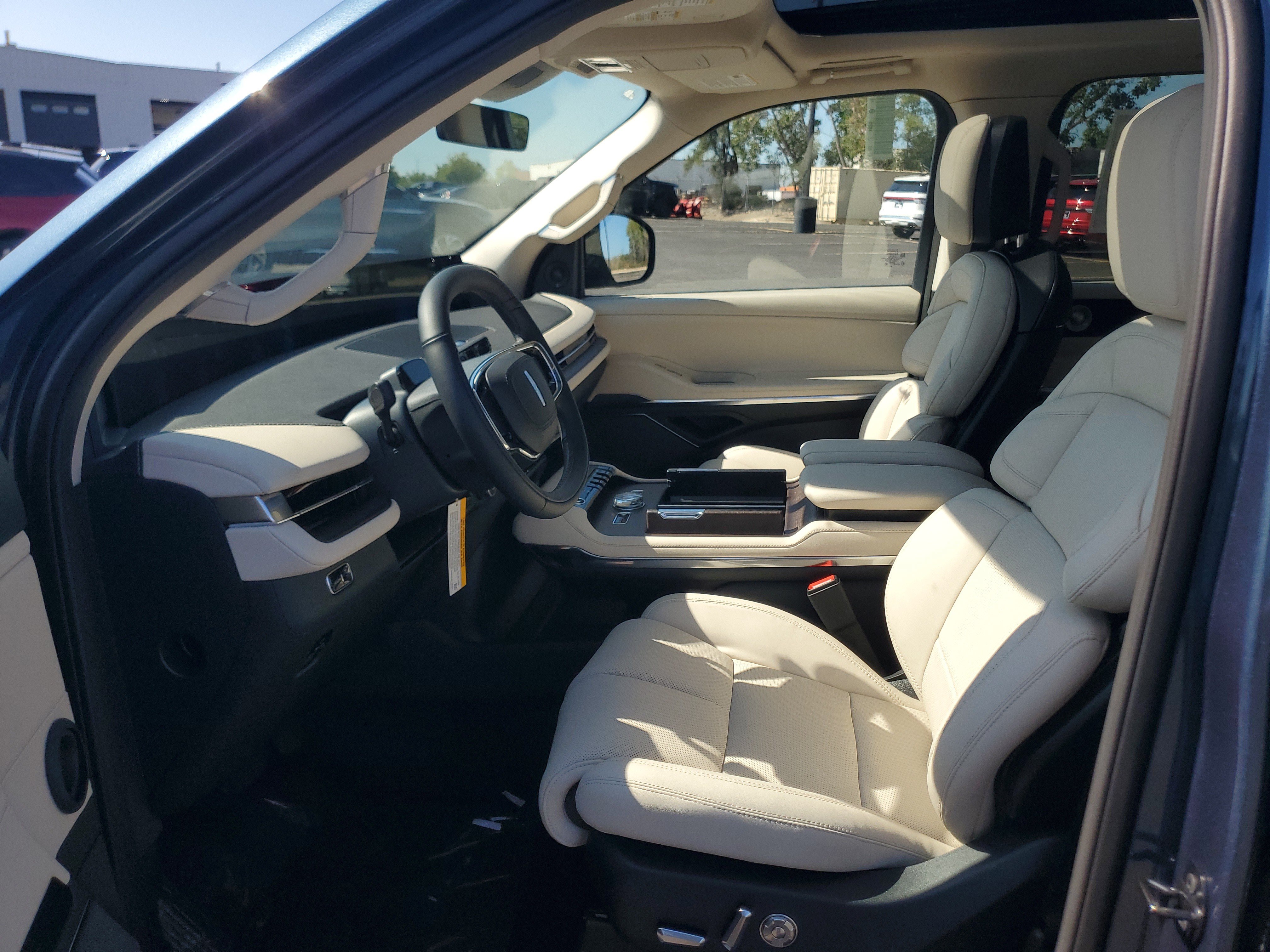 New 2027 Lincoln Navigator Reserve AWD/4WD image 12