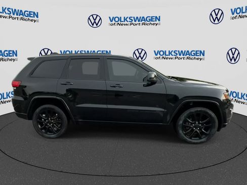 Used 2020 Jeep Grand Cherokee Altitude AWD/4WD image 9