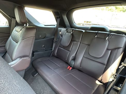 Certified 2025 Ford Explorer Platinum w/ LUX Leather Package AWD/4WD image 33