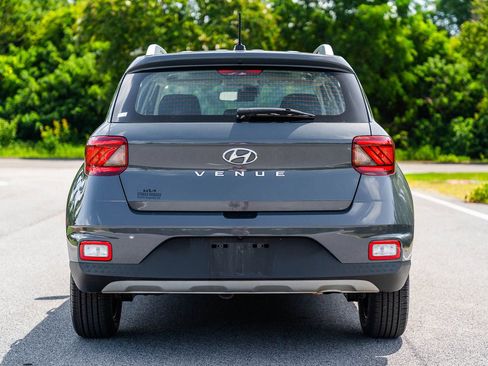 Used 2024 Hyundai Venue SEL FWD image 6